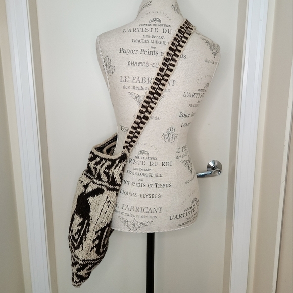 Vintage Handknit Morral Shoulder Bag - Picture 5 of 11